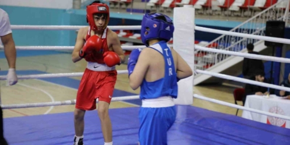 Ağrı’da Türkiye-İran-Nahçıvan Boks Dostluk Turnuvası nefes kesti