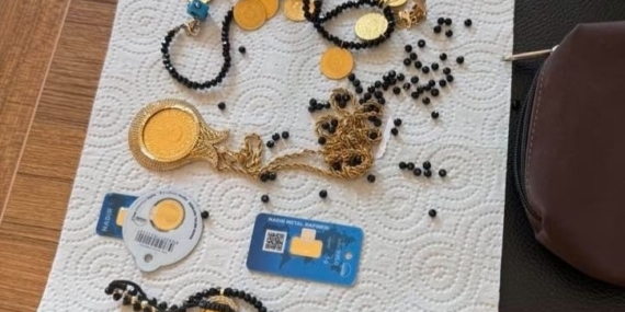 Ağrı’da yolda bulunan altınlar sahibine ulaştırıldı