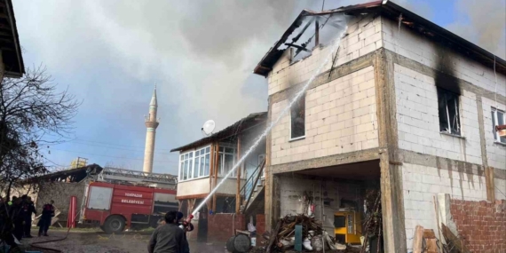 Ahırdaki 6 büyük ve 40 küçükbaş hayvan yangında son anda kurtarıldı