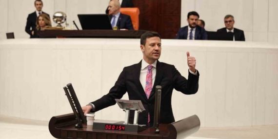 AK Partili Baykoç’tan Beşikçioğlu’na eleştiri: "Film çekmekten, dizi çekmekten boş zamanı yok"