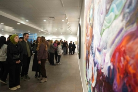 Akademisyenin 38 yıllık sanat yolculuğunu anlatan "38/50: Retro-Perspektif" sergisi