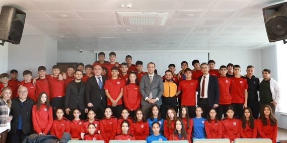 Akçaabat Belediye Başkanı Ekim, İbrahim Erdemoğlu Spor Lisesi öğrencileriyle buluştu