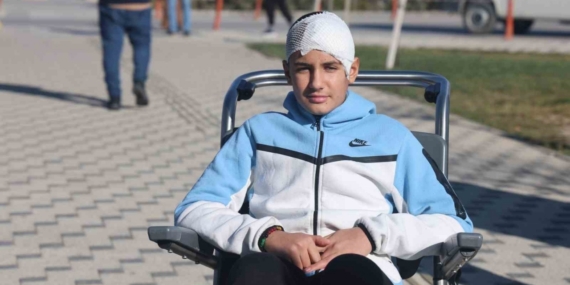 Akran zorbalığına maruz kalan 13 yaşındaki çocuğun kafatası titanyum parçalarıyla yeniden oluşturuldu
