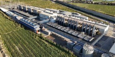 Aksa Enerji, Özbekistan’da 50 yıllık bir okulun spor salonunu yeniledi