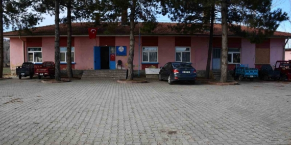 Akşehir’de eski ilkokul binası dikiş nakış kursu oldu