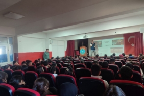 Akyaka 300 öğrenciye siber suçlarla mücadele eğitimi verildi