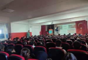 Akyaka 300 öğrenciye siber suçlarla mücadele eğitimi verildi