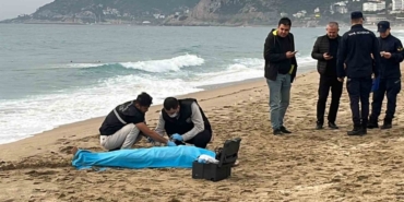 Alanya’da sahilde bir kadın ölü bulundu