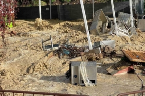 Alanya’da taşan dere 5 yıldızlı otelin sahildeki kafesini yıktı