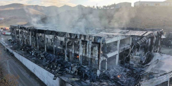 Alev alev yanan kimya fabrikasının son hali havadan görüntülendi