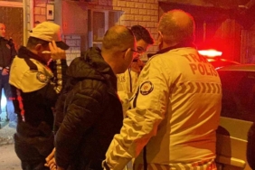 Alkollü sürücü 2 araca çarparak kaçtı, yakalanınca ekiplere zor anlar yaşattı