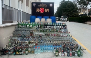 Amasya’da kaçak alkol operasyonu: 615 şişe ve 30 bidon ele geçirildi