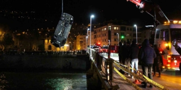 Amasya’da kontrolden çıkan otomobil köprüden Yeşilırmak Nehri’ne uçtu: 1 ölü, 1 yaralı