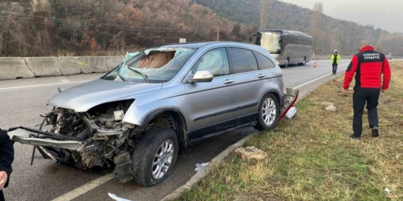 Amasya’da lastiği patlayan otomobil takla attı: 3 yaralı