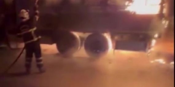 Amasya’da plastik halı yüklü kamyonda korkutan yangın