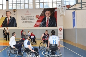 Amasya’da protokol ile ampute basketbol takımı maç yaptı