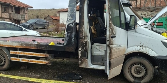 Ankara’da 4 araç kundaklandı: O anlar kamerada