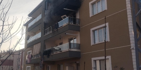 Ankara’da ev yangını paniğe neden oldu