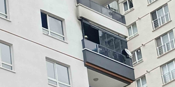 Ankara’da ev yangınında mahsur kalan anne ile oğlu kurtarıldı