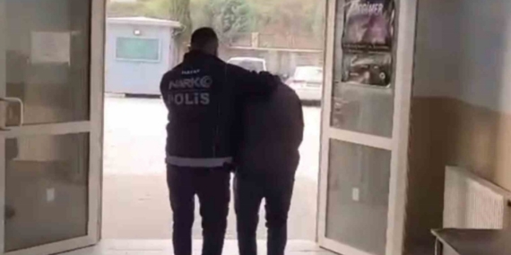 Antakya’da uyuşturucu madde suçundan aranan 2 şahıs yakalandı