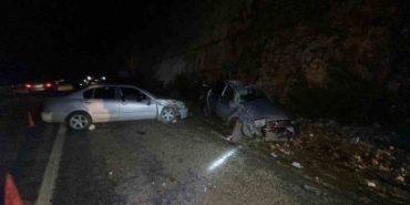 Antalya’da aynı yönde giden iki otomobil çarpıştı:4 yaralı