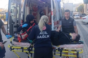 Antalya’da ’U’ dönüşü yapan otomobille motosiklet çarpıştı: 1 yaralı