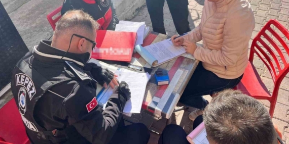 Antalya’da yarım tondan fazla hayvansal ve bitkisel bozuk gıda maddesi ele geçirildi