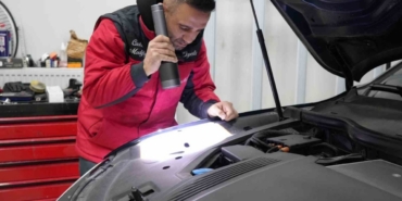 Araç satışında "sazan sarmalı" oyununu eksperin dikkati bozdu