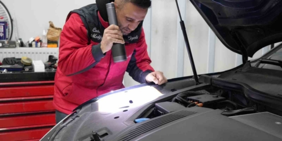 Araç satışında "sazan sarmalı" oyununu eksperin dikkati bozdu