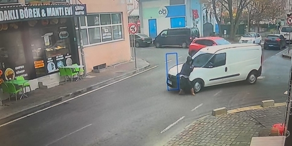 Aracın yayaya çarptığı anlar kameraya yansıdı