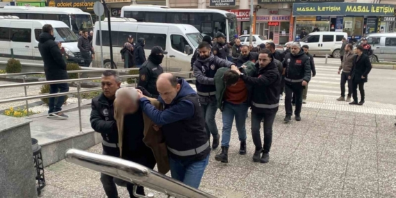 Aracını satmak isteyen vatandaşları milyonlarca lira dolandıran şebekeye 5 ilde operasyon: 14 gözaltı