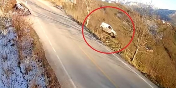 Aracıyla 30 metre yükseklikten uçan sürücü yaralandı