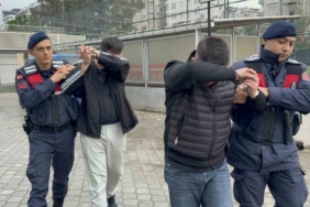 Araçlarında uyuşturucu hap ele geçirilen 2 kişi gözaltına alındı