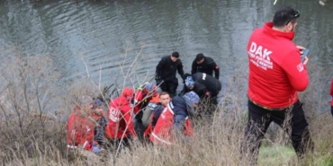 Arandığı yerden 2 kilometre ötede bulunan öğretmenin cenazesi otopsi için morga kaldırıldı