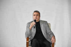 Ardahan Valisi Hayrettin Çiçek, "Kariyer Günleri" etkinliğinde öğrencilerle bir araya geldi