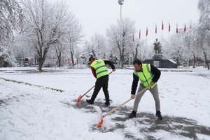 Ardahan’da belediyeden karla mücadele