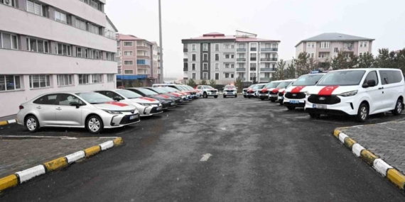 Ardahan’da emniyete tahsis edilen 20 yeni araç törenle hizmete alındı