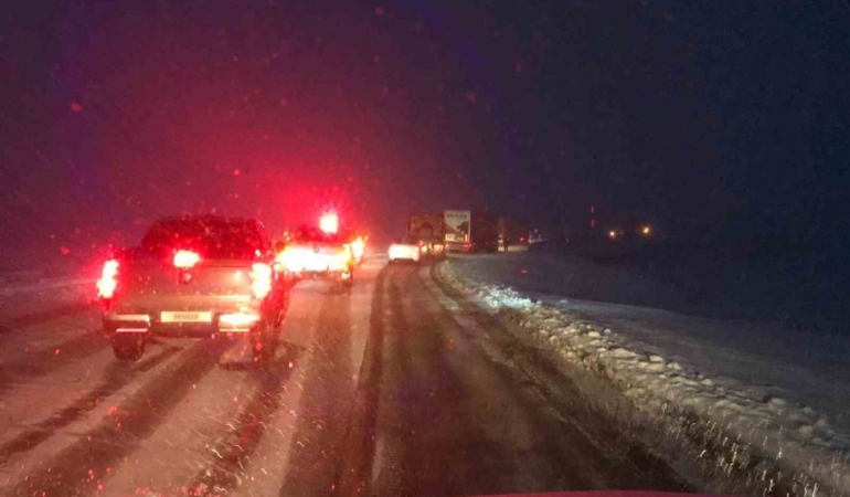 Ardahan’da kar ve yoğun tipi ulaşımda aksamalara neden oldu