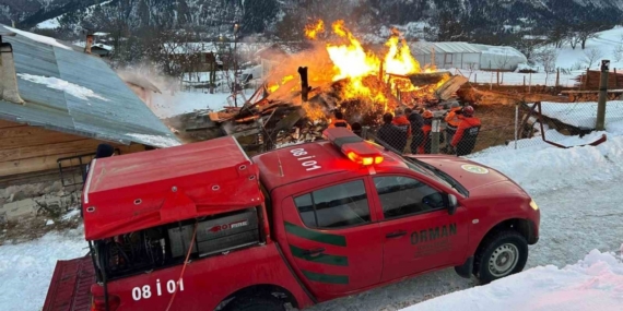 Ardanuç’ta ahır yangını