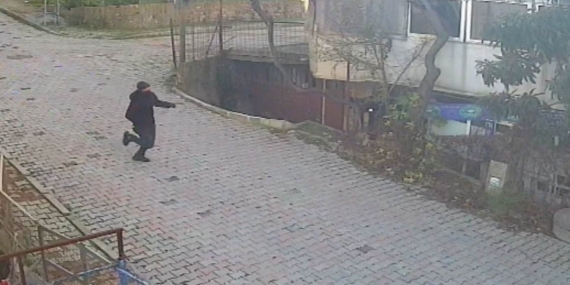 Arnavutköy’de film sahnelerini aratmayan gasp: Kaçan şüpheli "Ayağına sıkarım" diye tehdit etti