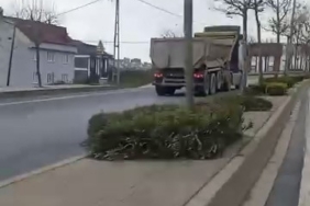 Arnavutköy’de hafriyat kamyonu ters yöne girerek süratle ilerledi