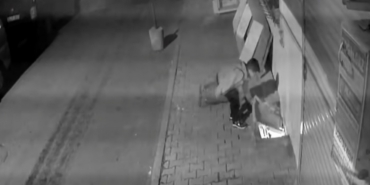 Arnavutköy’de küçük çocuğun tehlikeli oyunu kamerada