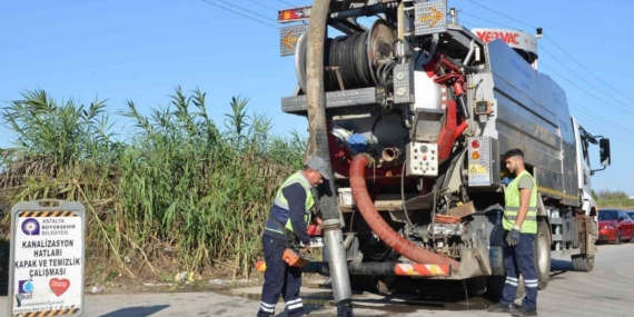 ASAT’tan kanalizasyon hattı temizliği ve kapak düzenleme çalışması