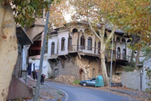 Asırlık tarihi evler restorasyon bekliyor