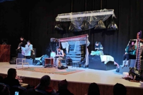 Aşkale’de tiyatro keyfi: "Mavi Kolye" oyunu sahnelendi