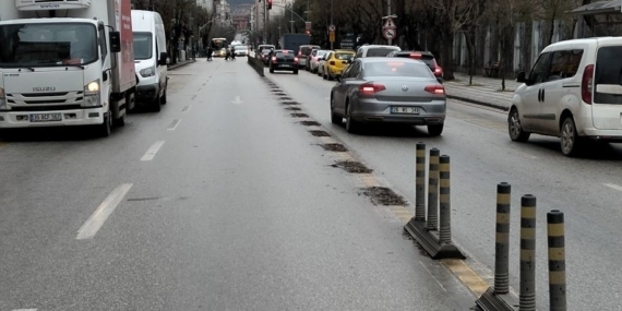 Atatürk Caddesi’nde dubalar azaltıldı ama şikayetler çözüm bulmadı
