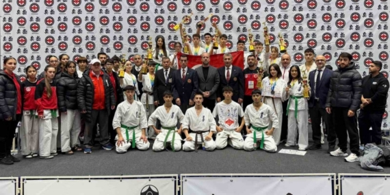 Avrupa’da Yıldırım rüzgarı