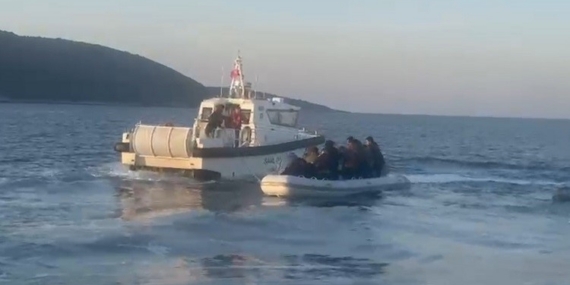 Aydın’da 12 düzensiz göçmen ve 1 göçmen kaçakçısı yakalandı