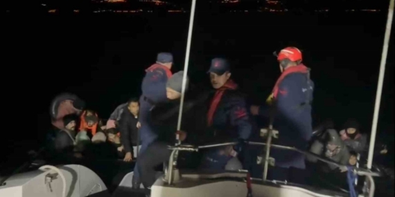 Ayvacık açıklarında 30 kaçak göçmen yakalandı