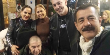 Ayvalıklı sanatçılar Kocabıyık ve Özalp’ten yaşlılara erken yeni yıl kutlaması